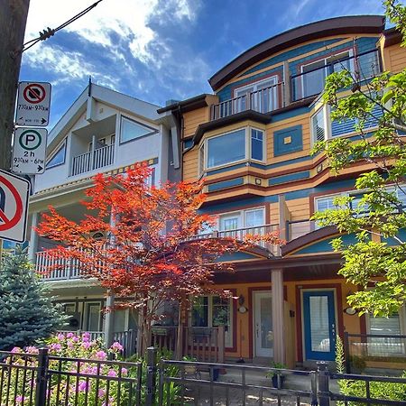 Stunning Rooms In Townhouse Across The Beach Toronto Exterior photo